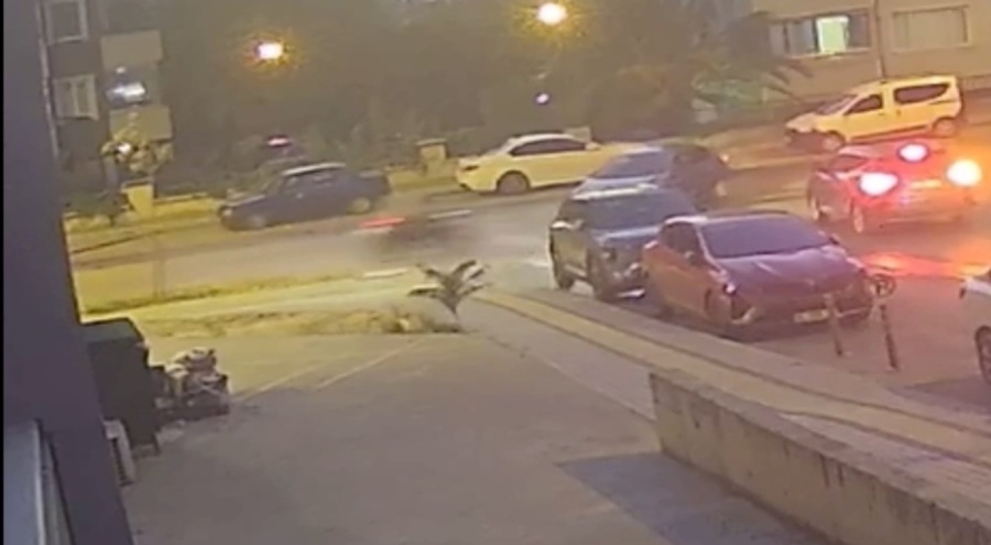Bursa'da genç motorcunun kaza anı kameralarda!