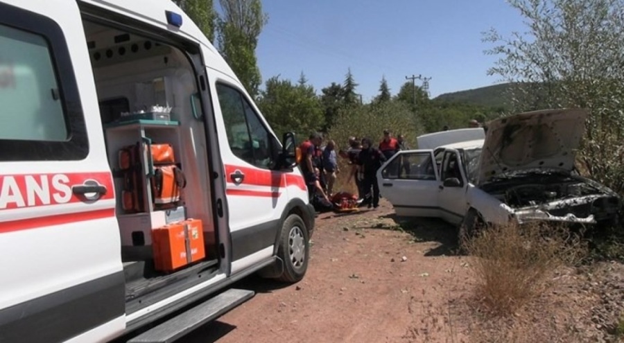 Kontrolden çıkan otomobil şarampole devrildi: 3 yaralı