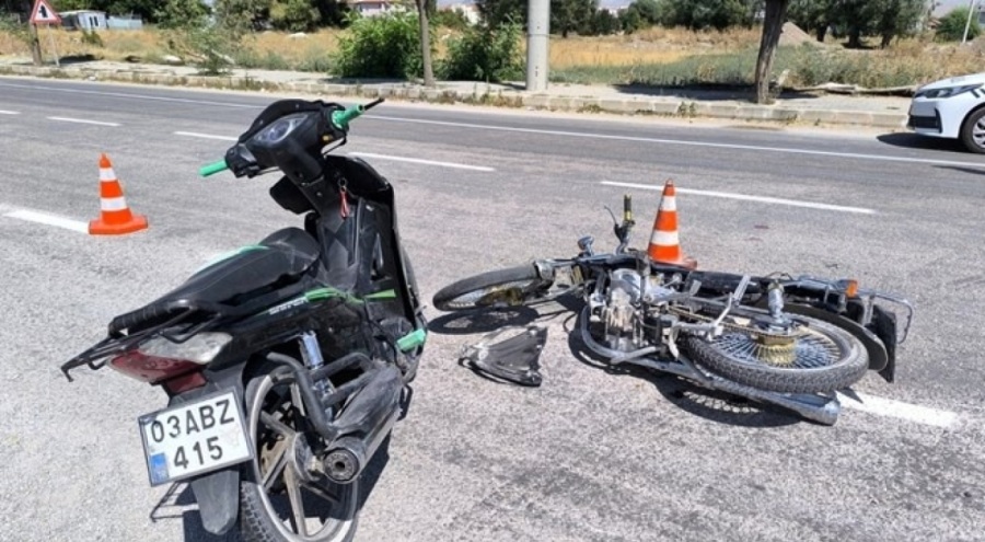 Motosikletlerin çarpıştığı kazada sürücüler yaralandı