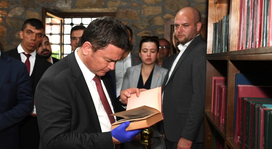 Zamansız Kitaplar Müzesi Osmangazi'de kapılarını açtı