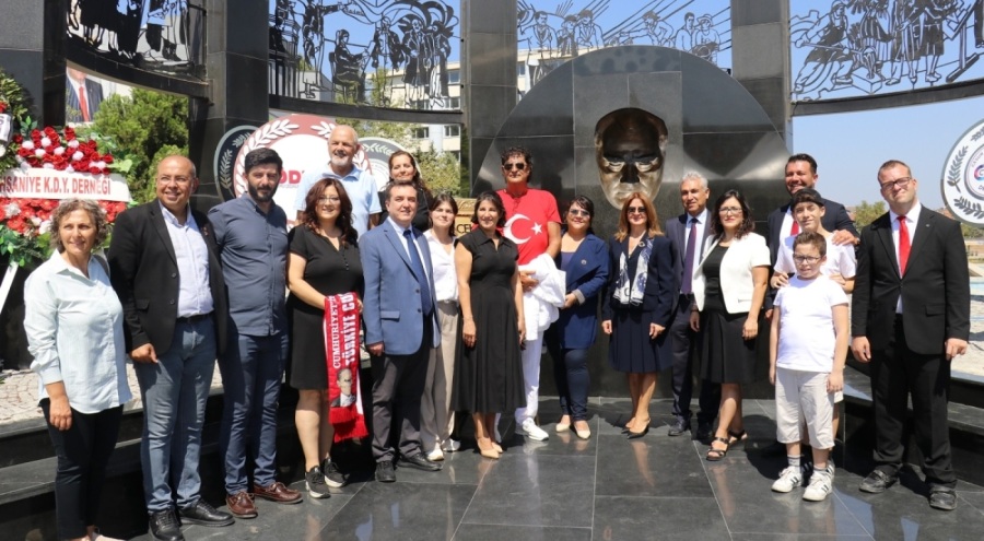 Mimarlar Odası Bursa Şubesi, 30 Ağustos'u Nilüfer'de kutladı