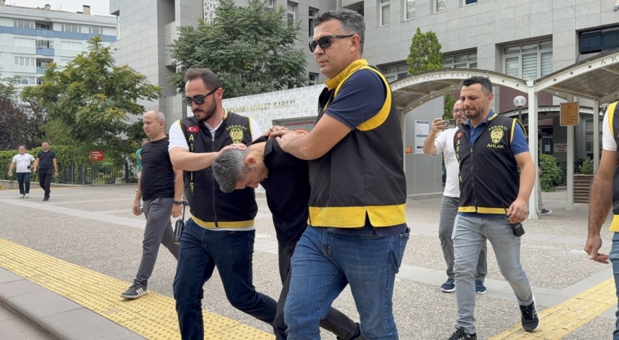 Öldürdüğü arkadaşını dondurma dolabına koyup araziye atmış