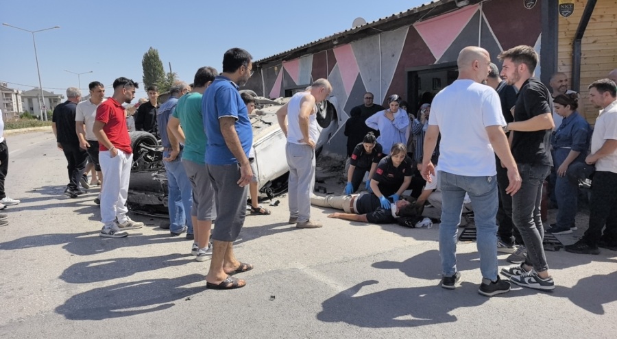 Bursa'da kontrolden çıkan otomobil takla atarak karşı yola uçtu!