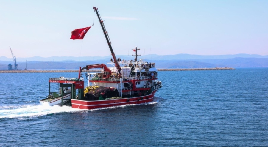 Çanakkale'de balıkçılar 'Vira bismillah' diyerek denize açıldı