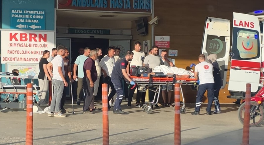 Bursa'da motosiklet ile kamyonun çarpıştığı kazada 2 kişi ağır yaralandı