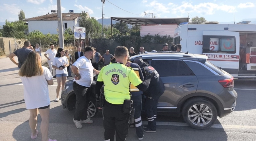Bursa'da meydana gelen trafik kazasına belediye başkanından müdahale!