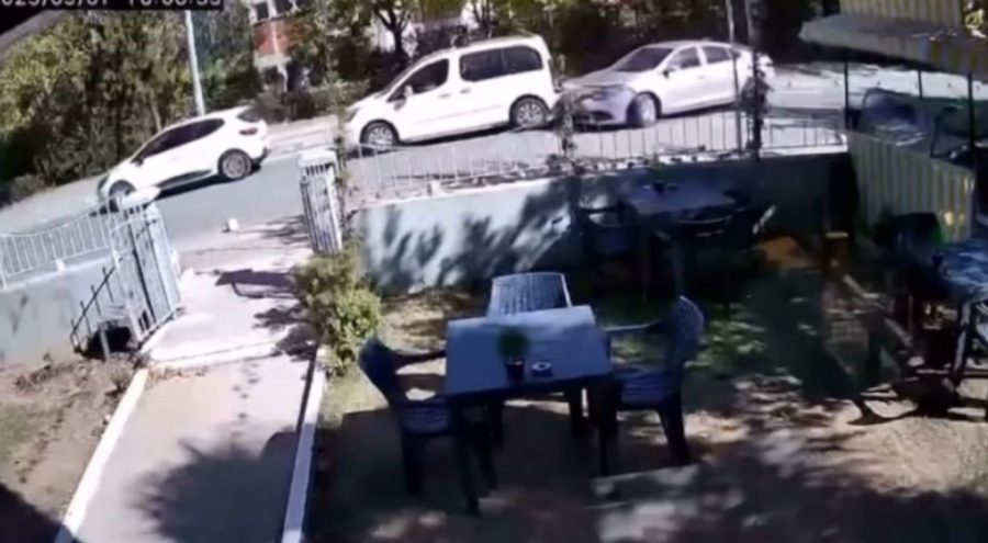 Bursa'da 3 aracın karıştığı zincirleme kaza kamerada