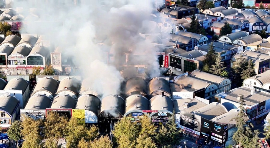 Bağcılar İSTOÇ'ta yangın! 17 işyeri hasar gördü