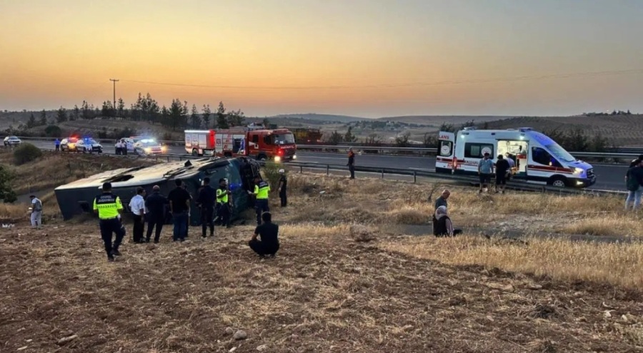 Şanlıurfa'da yolcu otobüsü devrildi! Çok sayıda yaralı var