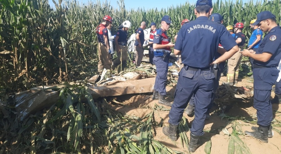 İzmir'de helikopter tarlaya düştü! Bir pilot hayatını kaybetti