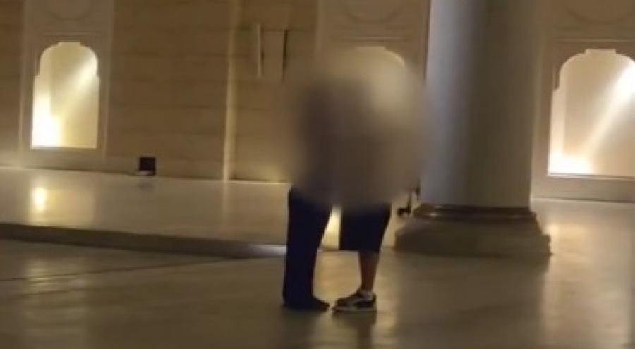 Camide uygunsuz hareketlerde bulunan 2 turist için 1 yıla kadar hapis istemi