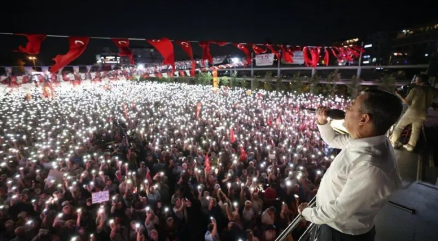 CHP lideri Özgür Özel, miting için Zeytinburnu'nda