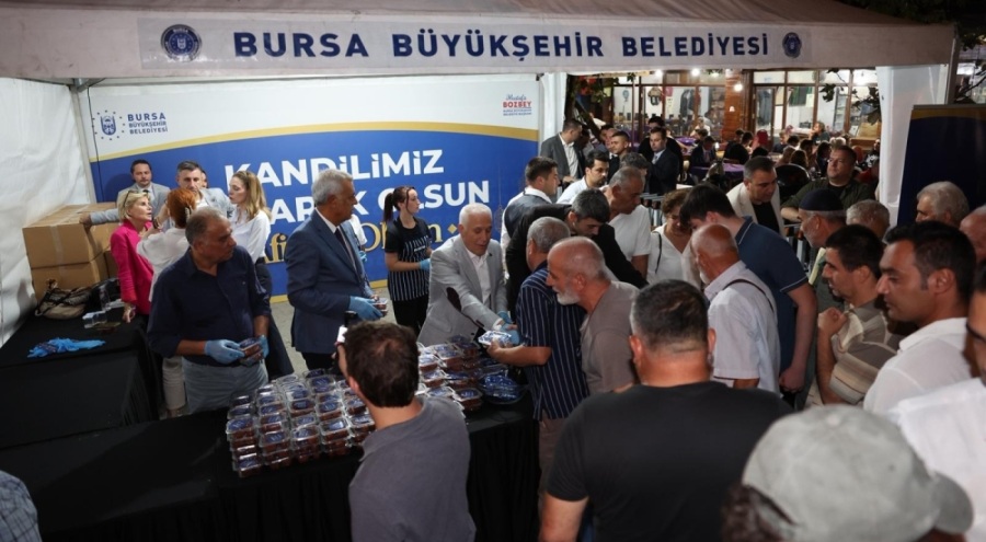 Bursa Büyükşehir'den 17 ilçede kandil ikramı! Başkan Bozbey vatandaşlarla buluştu
