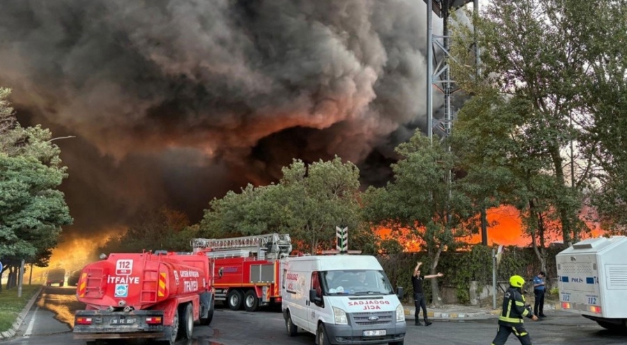 Kayseri'de fabrika yangını çıktı! Çok sayıda ekip müdahale ediyor