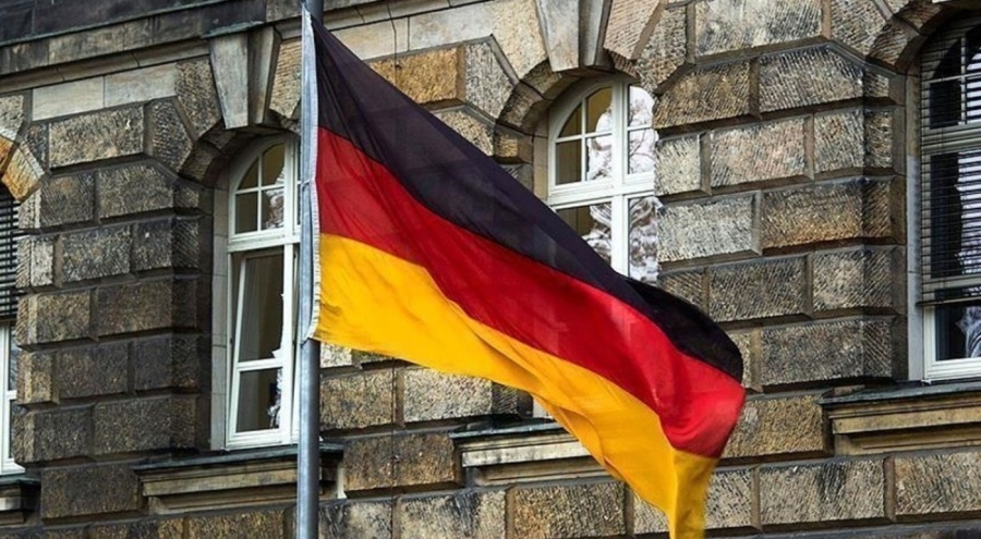 Berlin'de araç kalabalığa daldı! 1'i ağır 4 yaralı