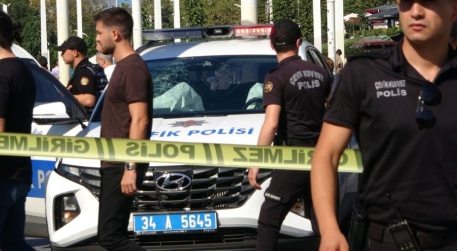 İstanbul'da polis aracı aydınlatma direğine çarptı: 4 polis yaralandı