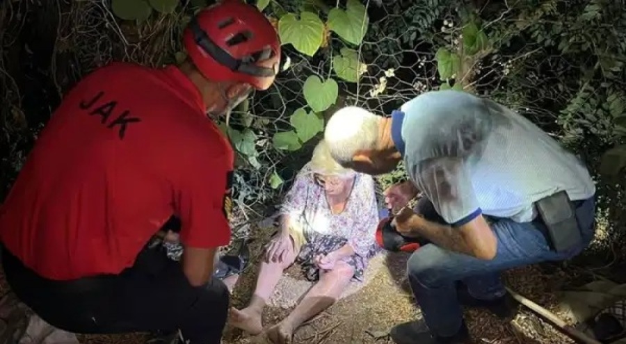 Kaybolan yaşlı kadın mama verdiği köpek sayesinde bulundu