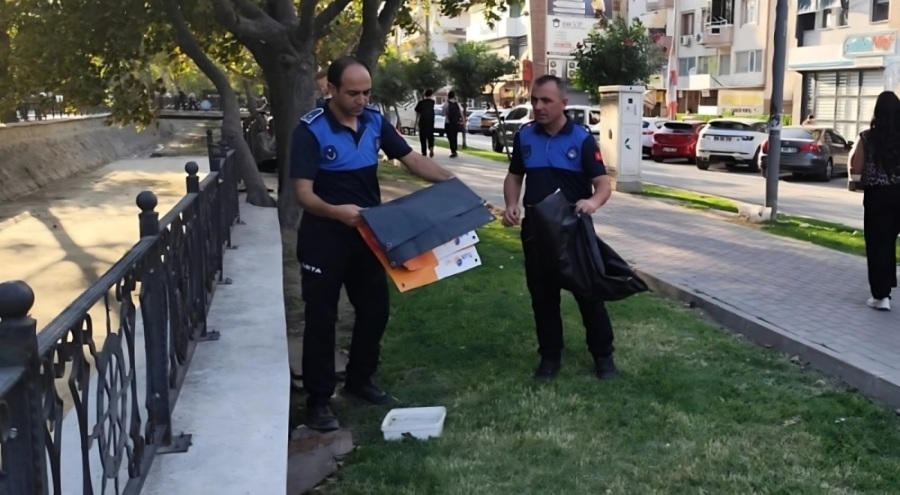 Gemlik'te izinsiz afişlere müdahale