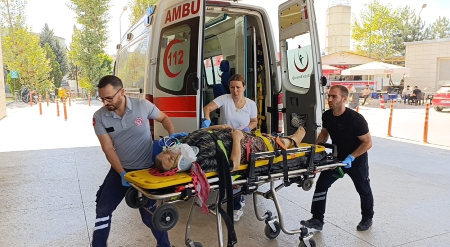 Bursa'da traktörün altında kalan yaşlı kadın ağır yaralandı