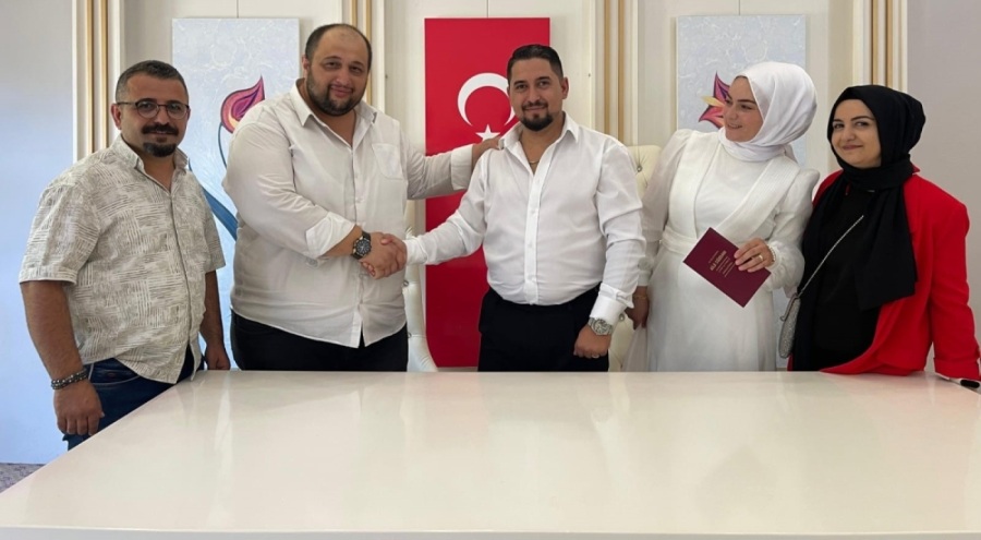 Bursa'da nikahlarına yetiştiren şoförü şahit yaptılar