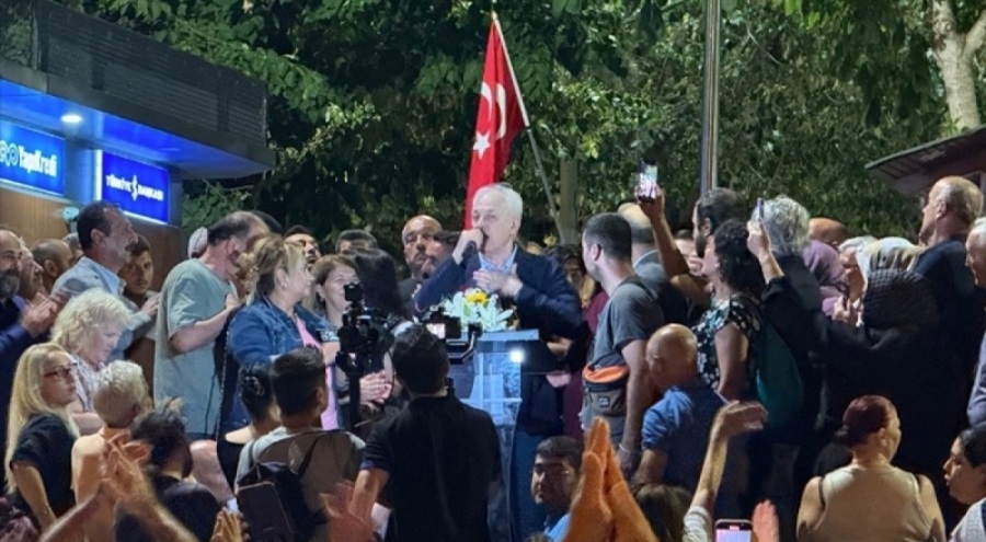 Tahliye edilen Beykoz Belediye Başkanı Köseler, Beykozlularla bir araya geldi