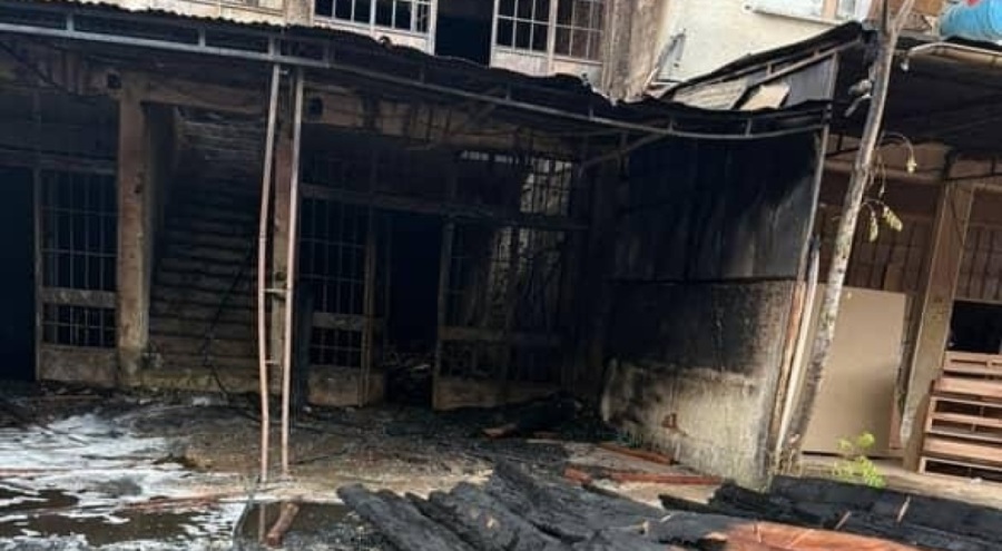 Bursa'da mobilya imalathanesi alev alev yandı