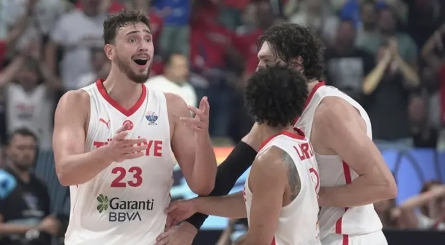 12 Dev Adam çeyrek finalde!
