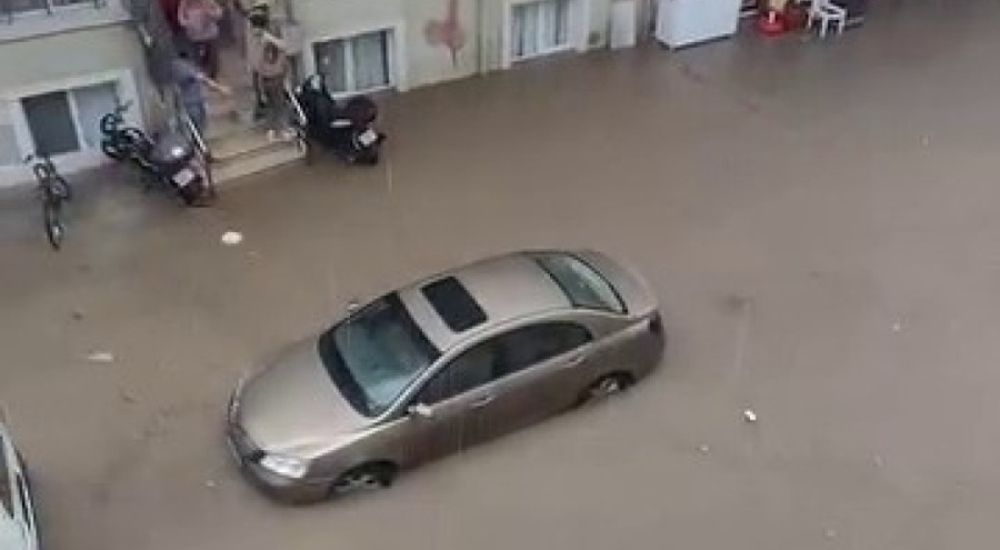 Kestel'de cadde ve sokaklar sular altında kaldı