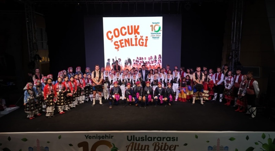 Yenişehir'de çocuklar festival sahnesinde