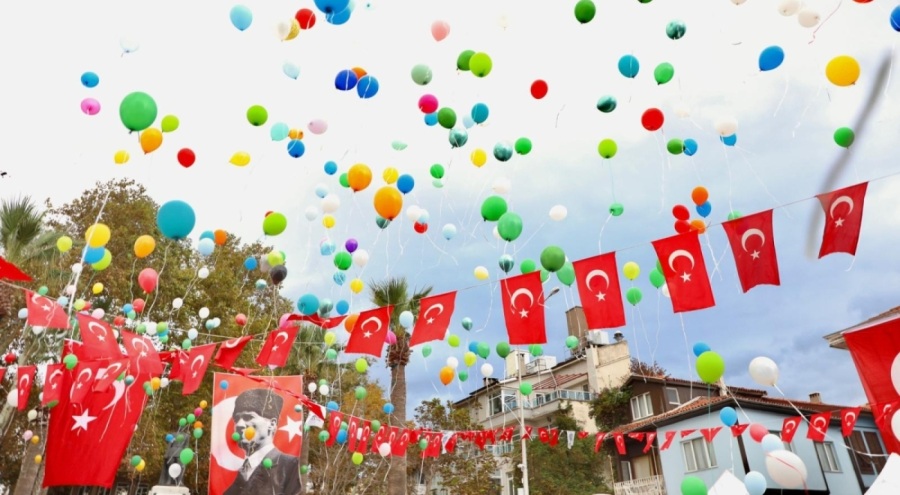 Mudanya Kitap Fuarı'nda lösemi Ali Demir için sürpriz kutlama