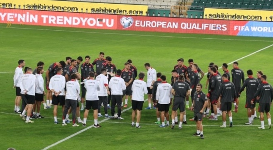 A Milli Futbol Takımı, İspanya maçı öncesi son çalışmasını tamamladı