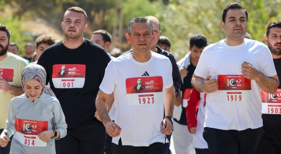 Özgür Özel, partisinin 102'nci Yıl Koşusu'na katıldı
