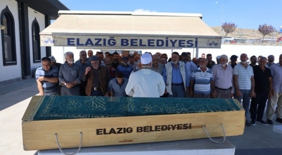 Emekli maaşını çekmeye çıkmıştı! 2 otomobilin çarptığı adam hayatını kaybetti