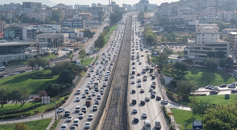 Okulların açılmasıyla Bursa trafiğinde yoğunluk yaşandı