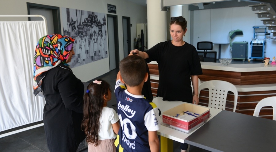 Nilüfer'de ihtiyaç sahibi öğrencilere kırtasiye desteği