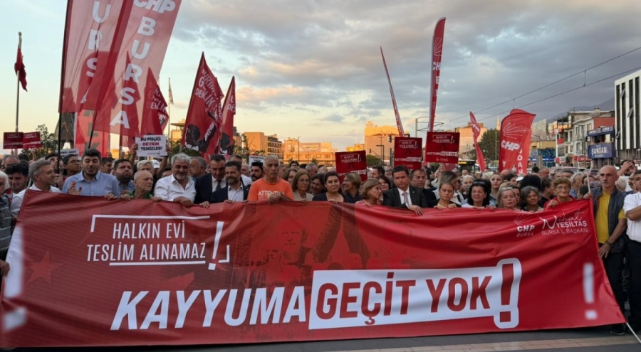Bursa Kent Meydanı'nda ya hep beraber ya hiçbirimiz sesleri