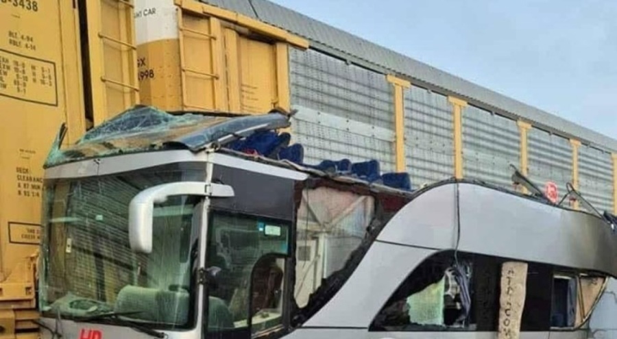 Meksika'da tren yolcu otobüsüne çarptı: 8 ölü, 45 yaralı