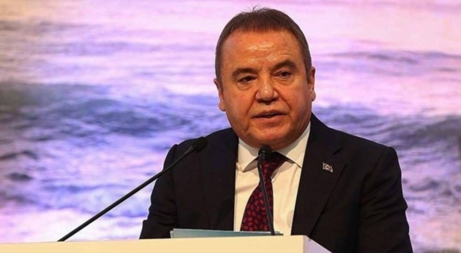 Muhittin Böcek hastaneye sevk edildi