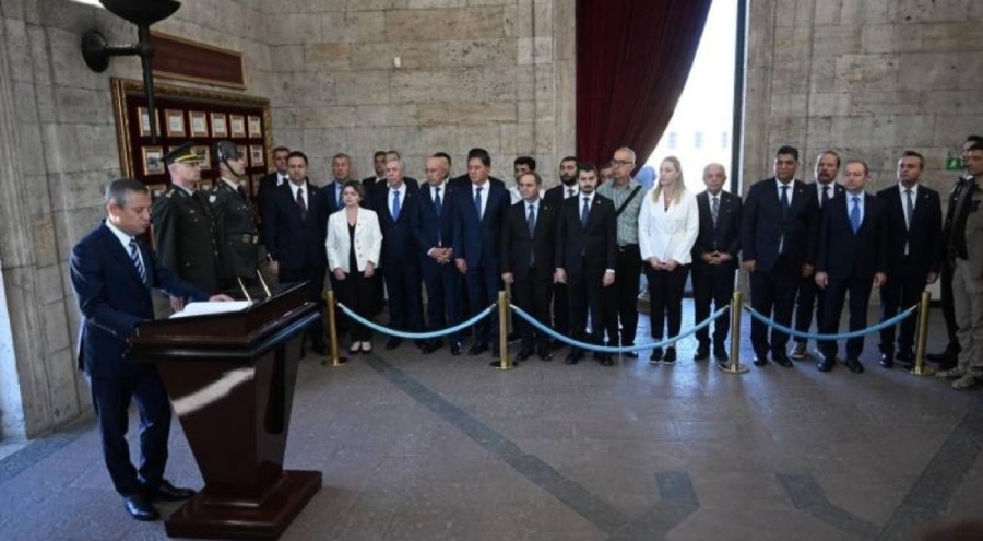 CHP kuruluş yıl dönümünde Anıtkabir'de