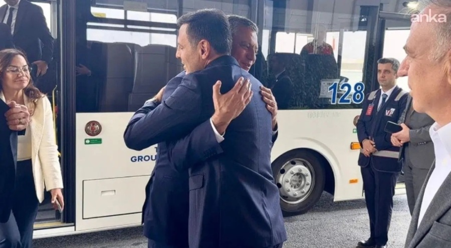 CHP lideri Özgür Özel İstanbul'a geldi: Özgür Çelik böyle karşıladı!