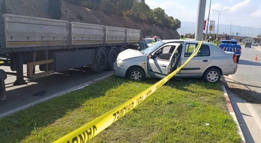 TIR ile otomobil çarpıştı!