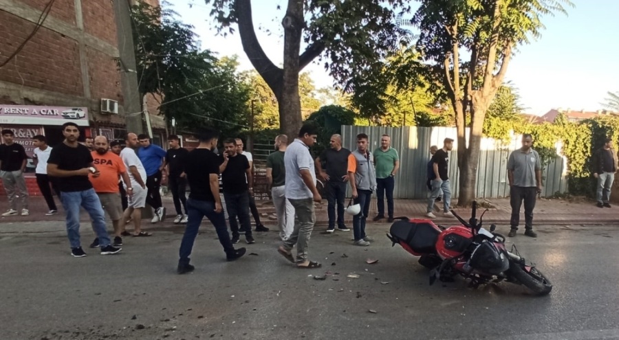 Bursa'da otomobille çarpışan motosikletin sürücüsü yaralandı