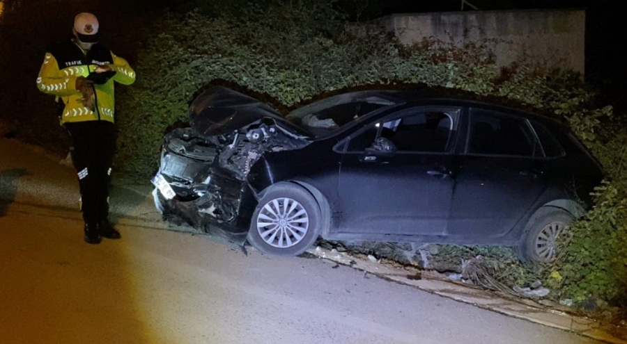 Bursa'da 2 otomobil kafa kafaya çarpıştı: 4 yaralı