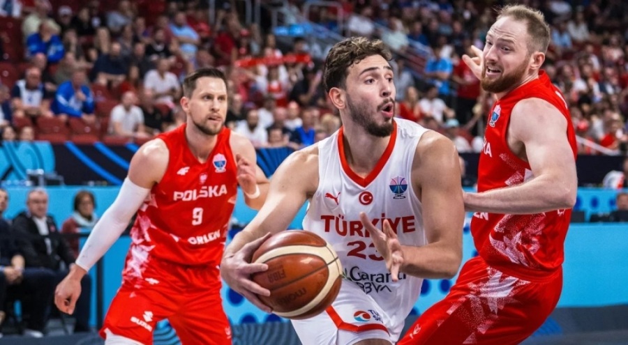 12 Dev Adam tarih yazdı: Milliler, EuroBasket'te yarı finalde!