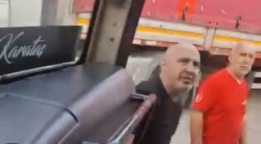 Bursa'da otobüs şoförü ile sürücü arasında ters yön kavgası
