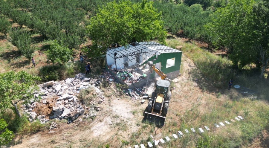 İnegöl'de kaçak binalar yıkılıyor