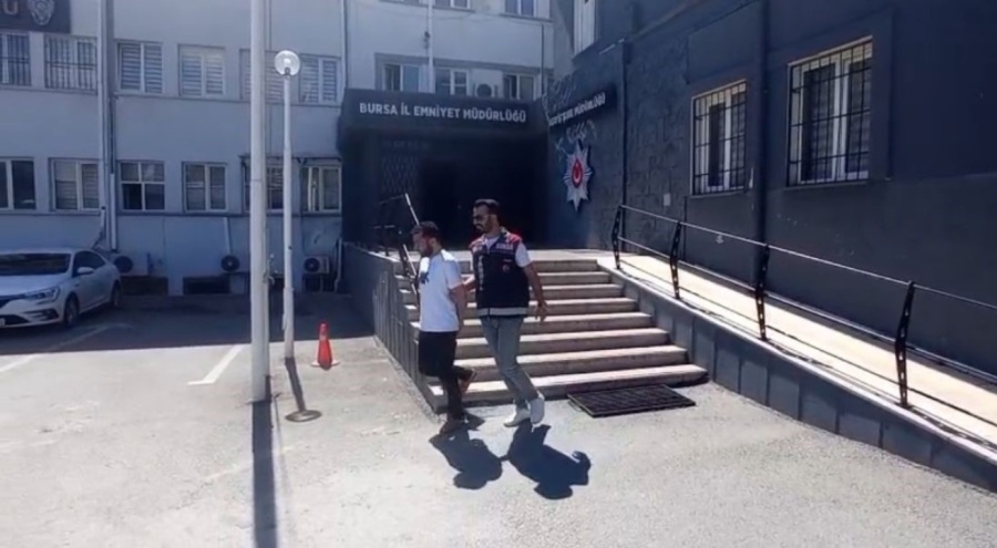 Bursa'da ATM'ye geleni sahte dekontla dolandırdı, polisten kaçamadı