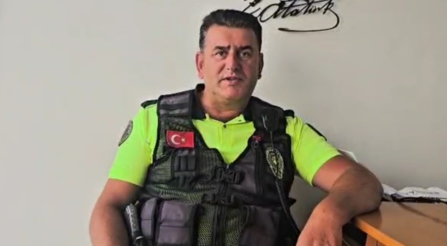 Karacabey Boğazı'nda tekne battı, polis memuru küreksiz kayıkla kurtardı