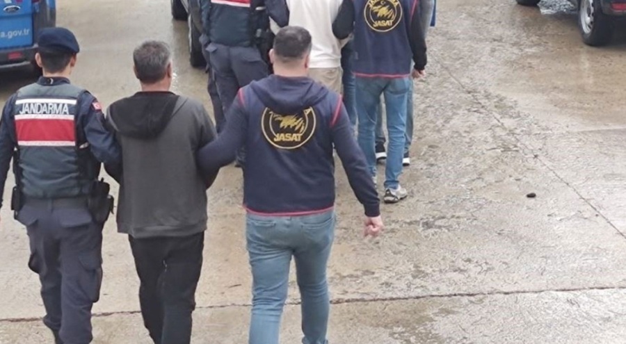 'Çocuğa cinsel istismar' ve 'dolandırıcılıktan' aranan 2 kişi yakalandı