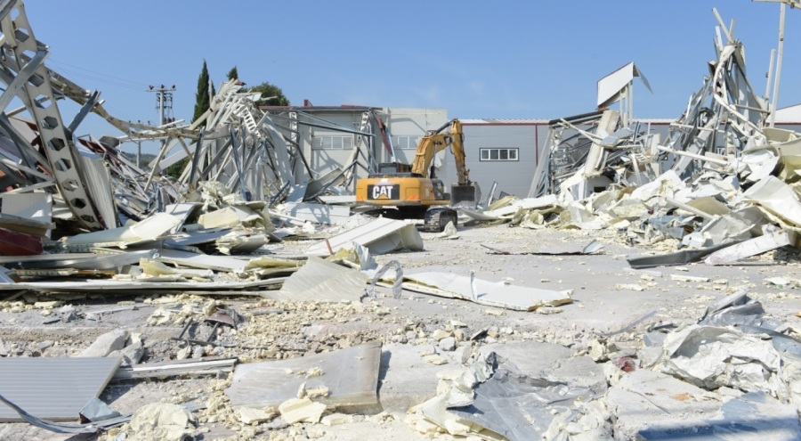 Bursa Tahtalı Mahallesi'nde 3 kaçak yapı yıkıldı